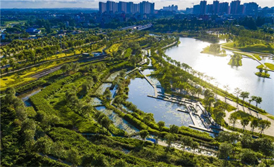 在海綿城市建設(shè)中，首先要解決的問題是雨水收集